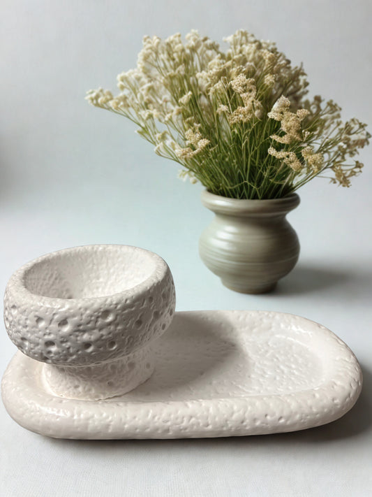 Plateau et pot blanc